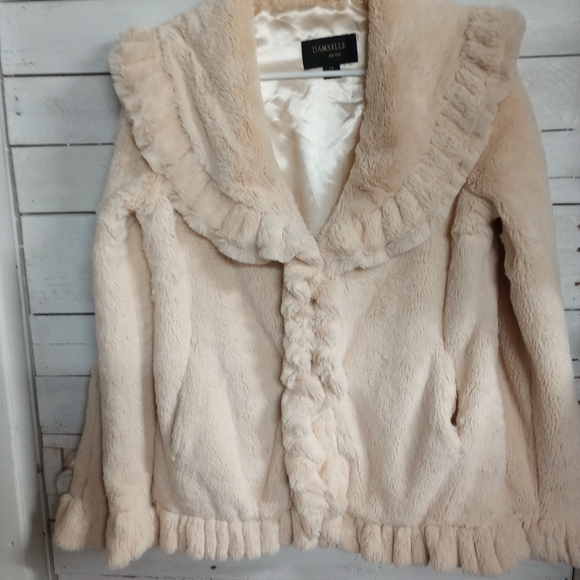 DAMSELLE New York Women's XS Cream Faux Fur Super Soft Ruffle Coat Satin Lined. - Picture 7 of 13